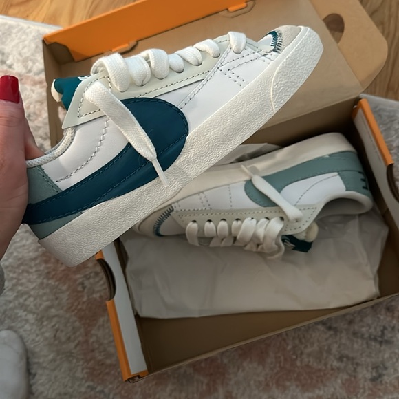 WOMEN'S NIKE BLAZER LOW '77 JUMBO Sneakers - Picture 4 of 6